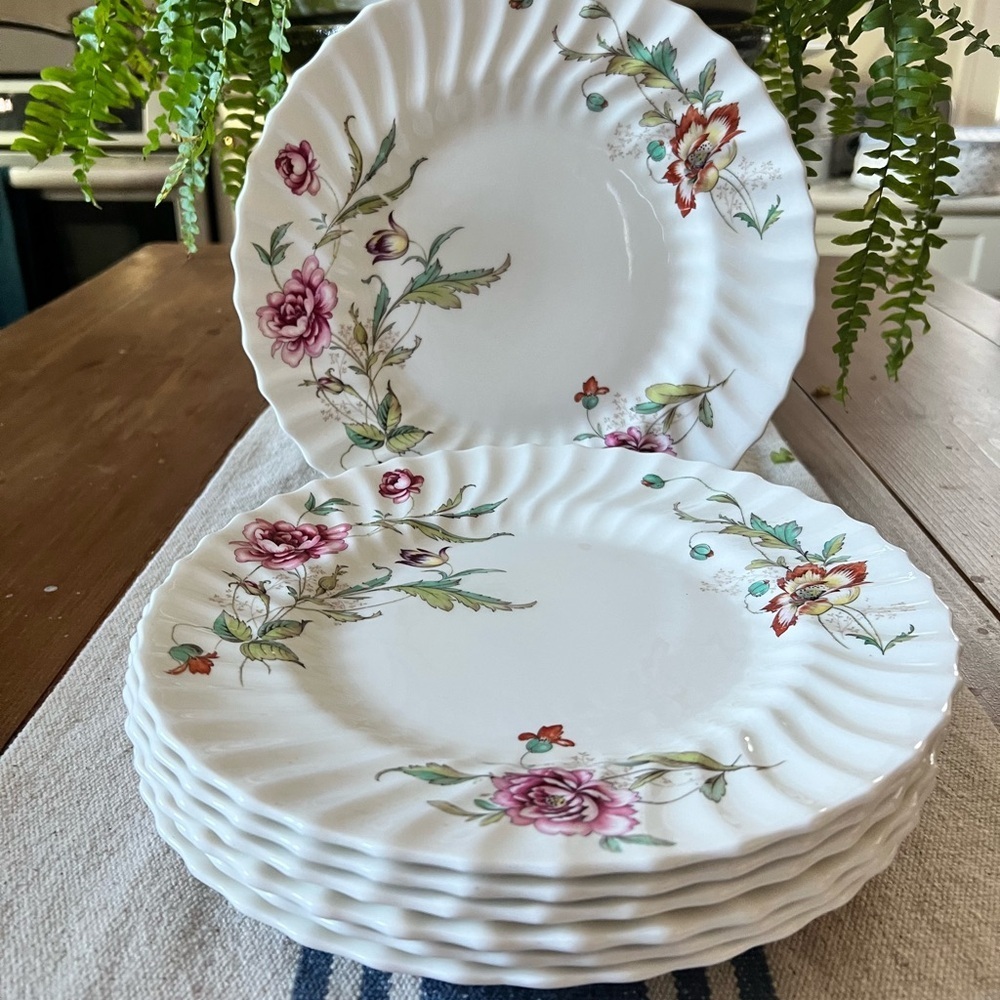 7 Royal Doulton Clovelly Floral Bone China Dinner Plates 10.5” Made in England